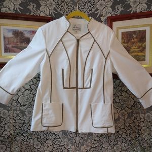 Louis Dell Olio white with beige trim jacket 3/4 sleeve stand collar fully lined